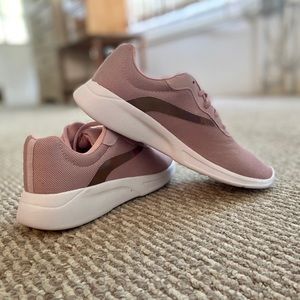 Athletic Works Sneaker Size 8.5 Wide